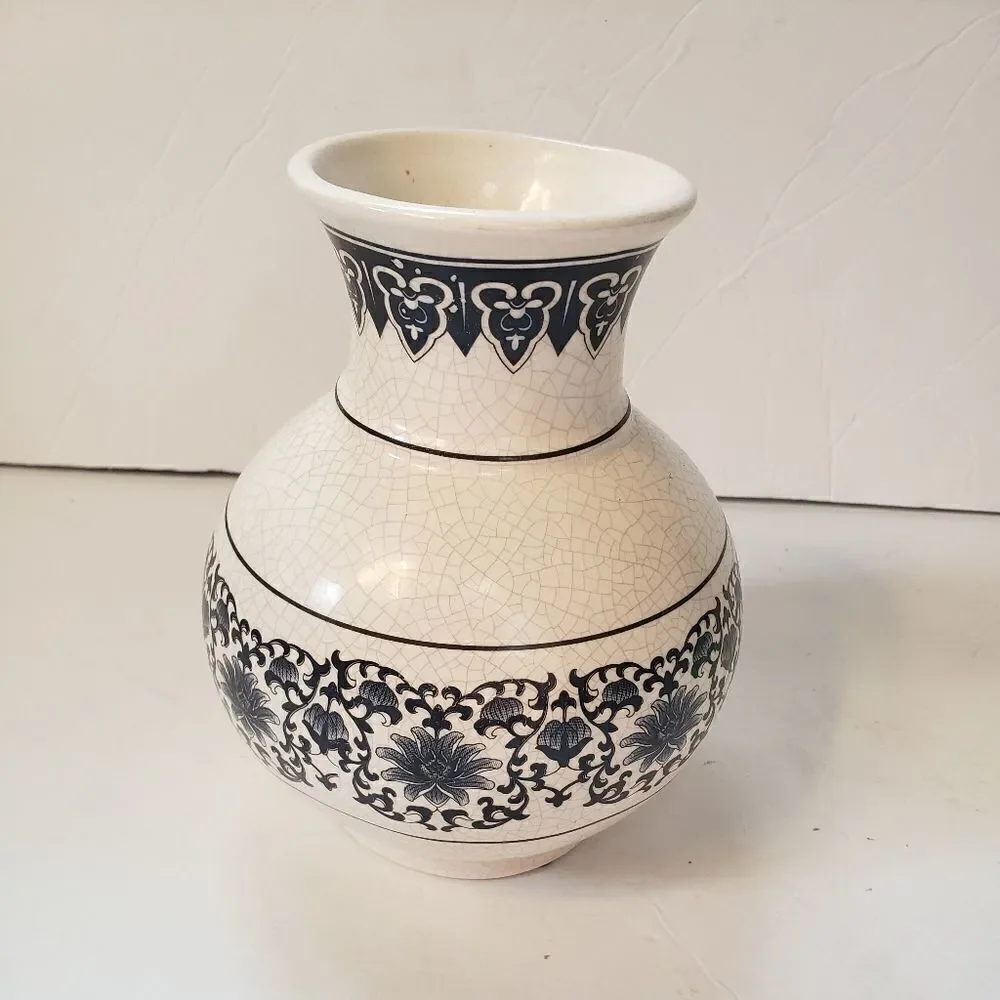 K's  Collection Vase